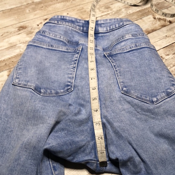 “Gap” light wash, stretch denim universal legging w/destruction- size 10/30long - Picture 11 of 16